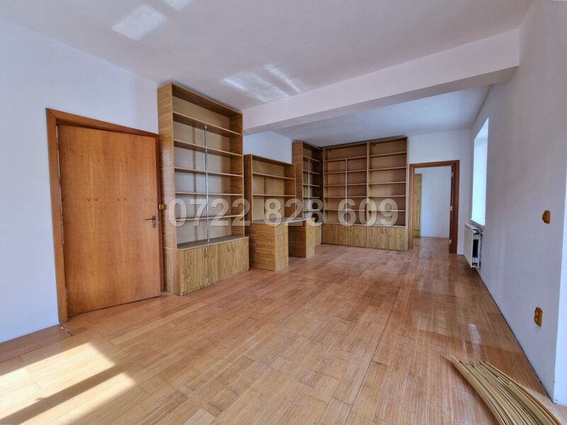 Titan  Vila cu Piscina si Garaj D+P+2+M