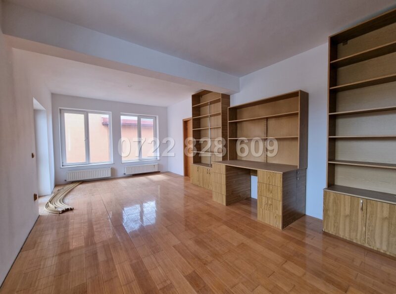 Titan  Vila cu Piscina si Garaj D+P+2+M