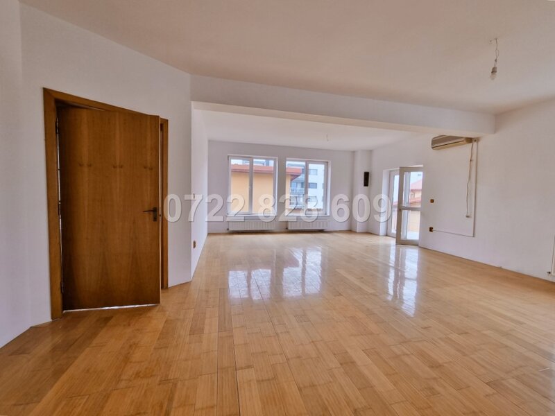 Titan  Vila cu Piscina si Garaj D+P+2+M