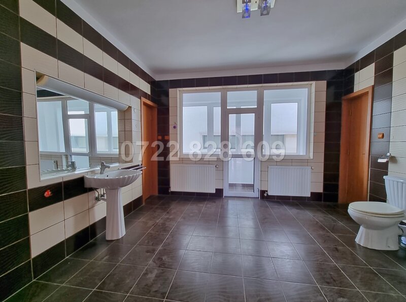 Titan  Vila cu Piscina si Garaj D+P+2+M